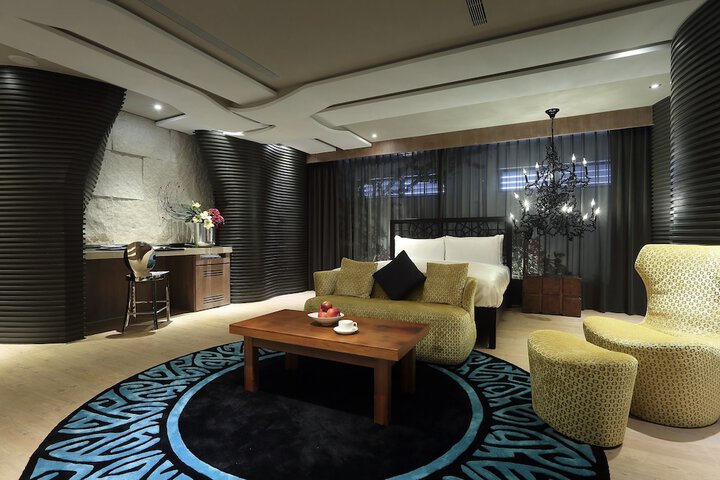 Room 10 of 38