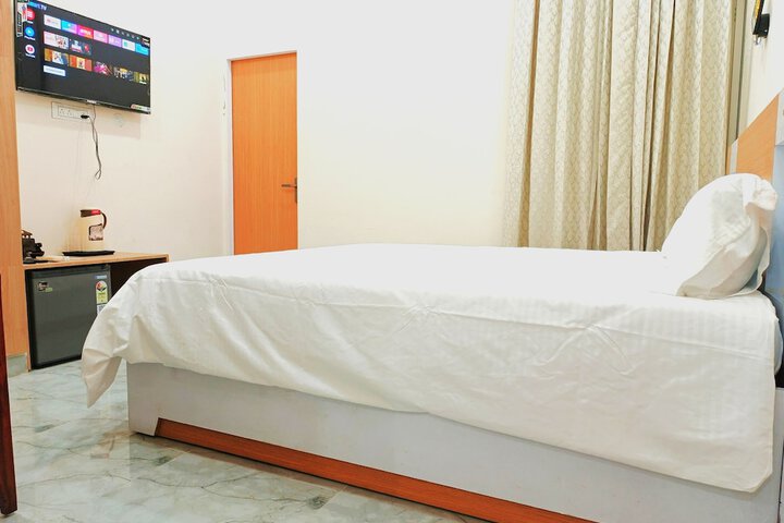Room 6 of 10