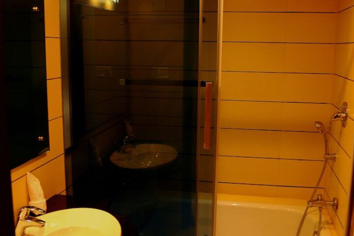 Room 14 of 33