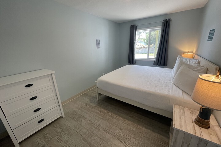 Room 27 of 136