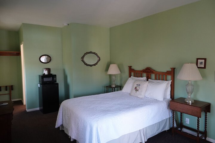 Room 27 of 42