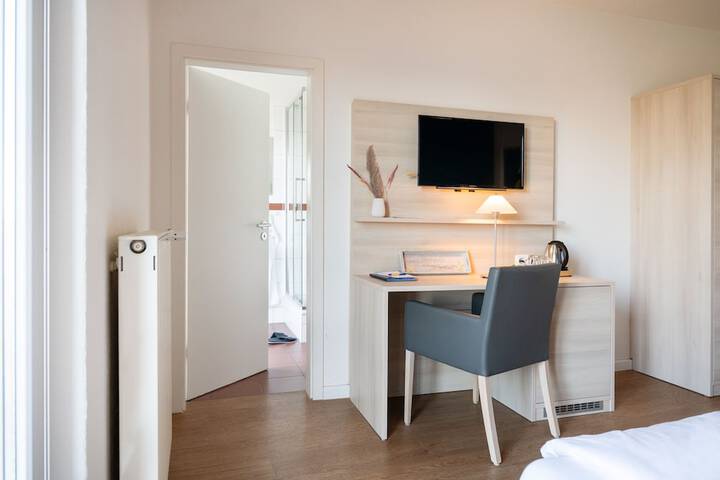 Room 17 of 105