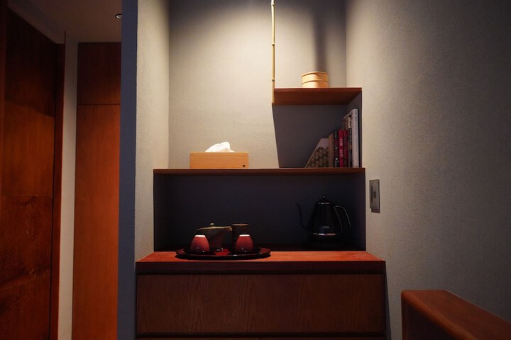 Room 12 of 32