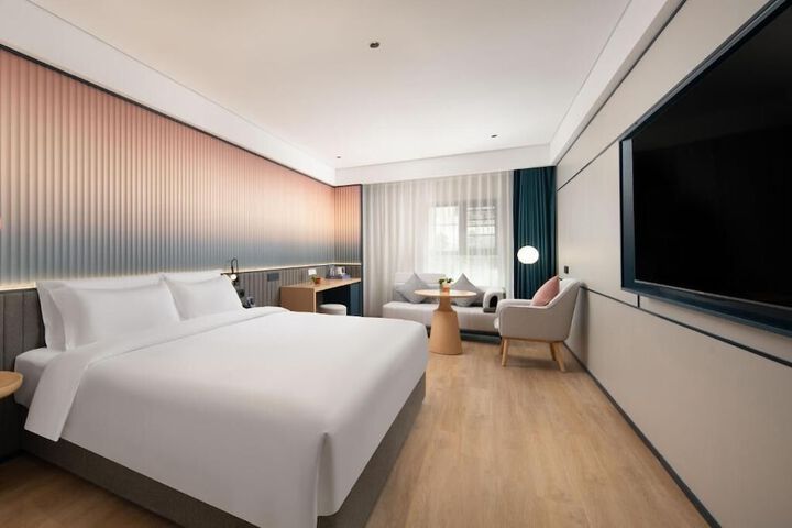 Room 11 of 37