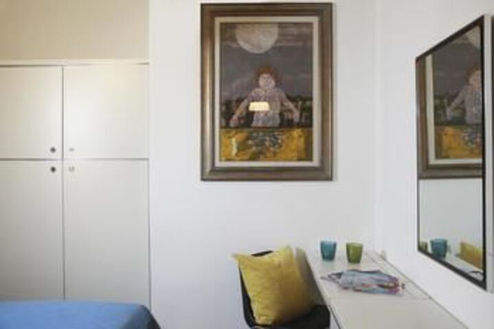 Room 10 of 18