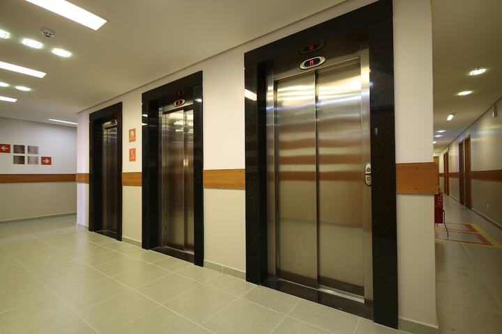 Ballroom/Hall 25 of 34