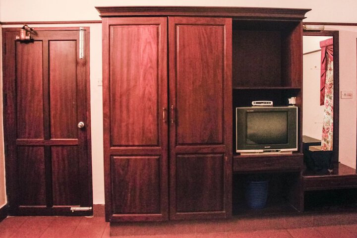 Room 13 of 33