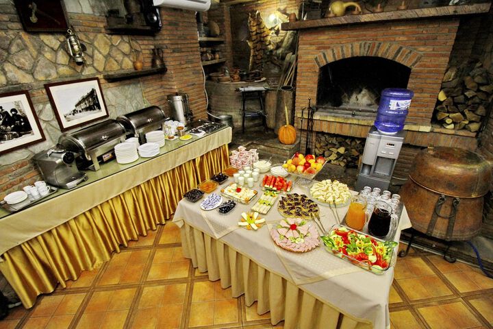 Dining 43 of 57