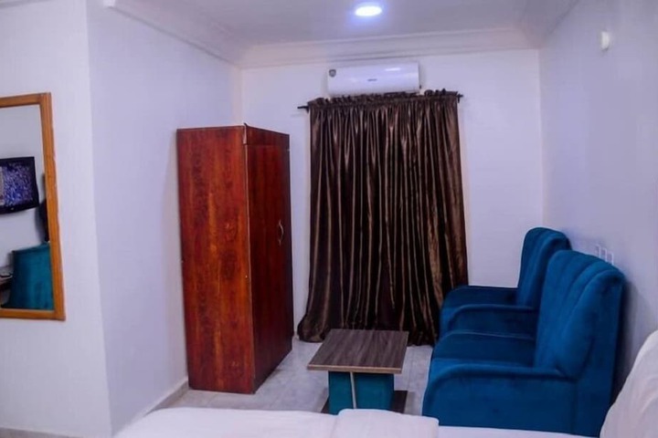 Room 10 of 62
