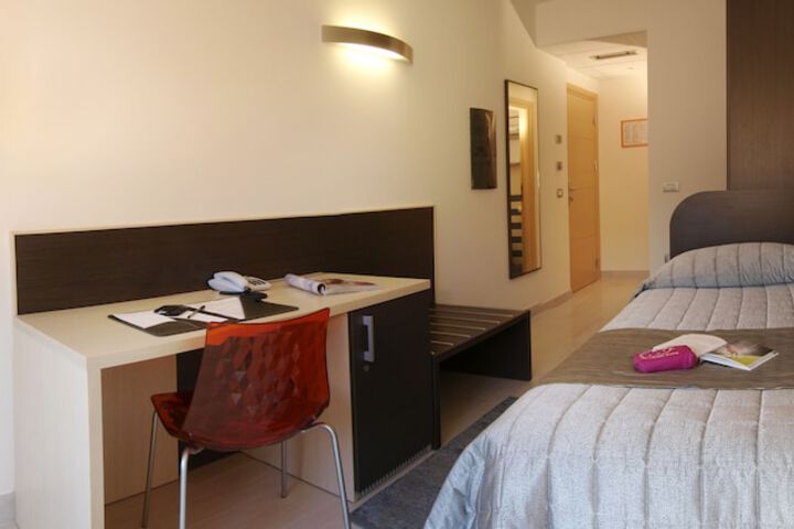 Room 7 of 33