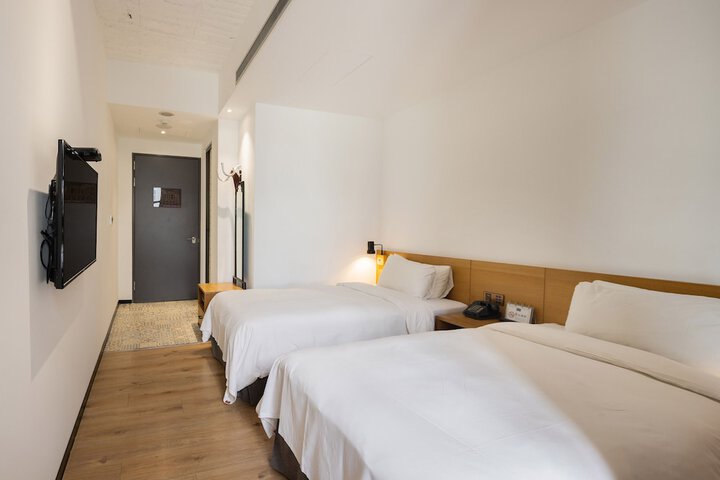 Room 83 of 151