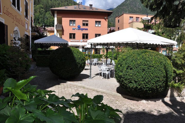 Hotel Exterior 46 of 49