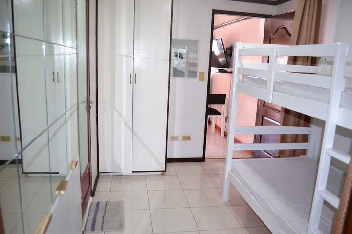 Room 52 of 141