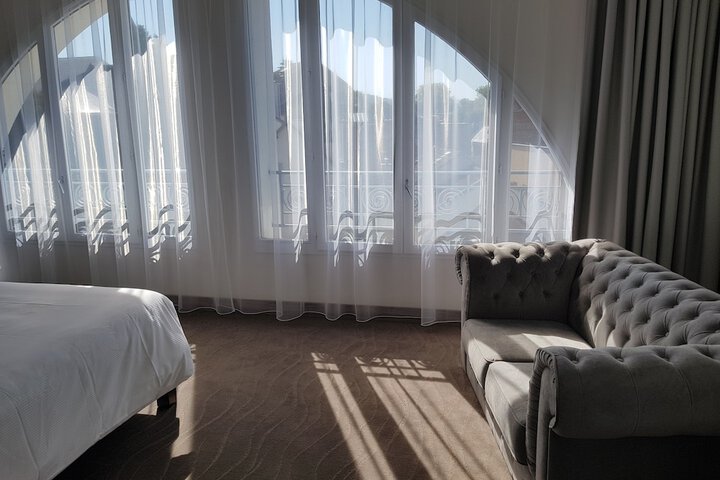 Room 17 of 103