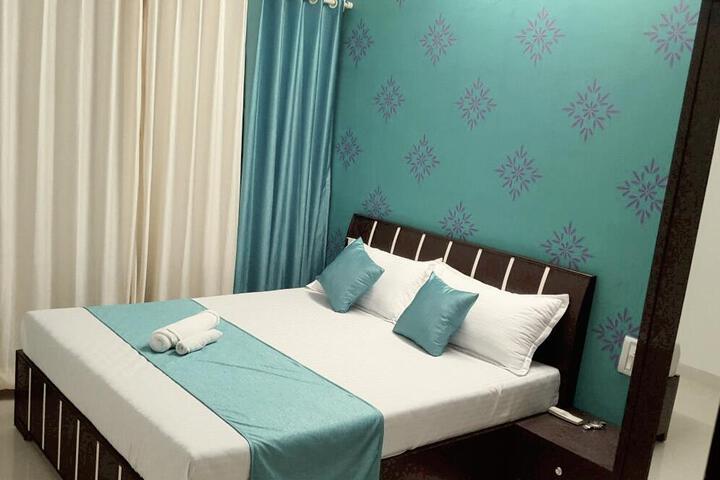 Suite 4 of 6