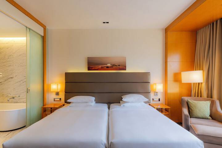 Room 18 of 135