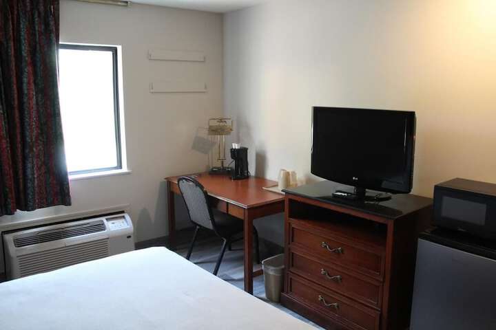 1 King Bed (10 of 13)