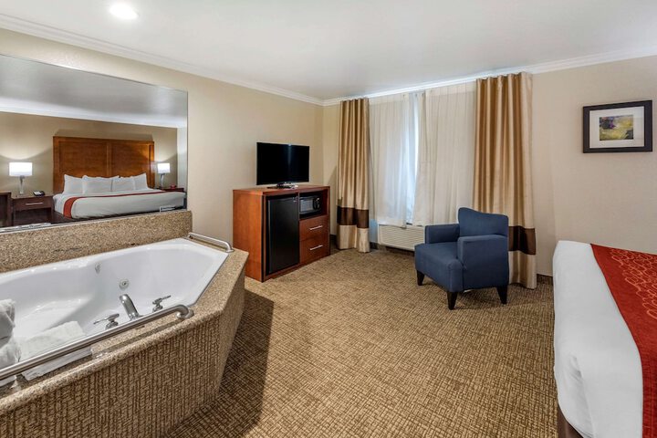 1 King Bed (13 of 20)