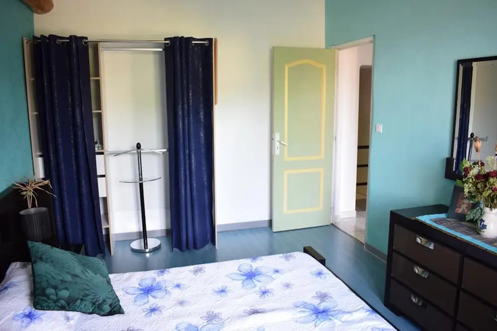 Room 2 of 9