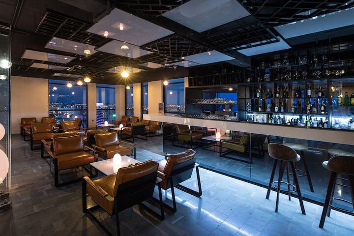 Lounge 176 of 203
