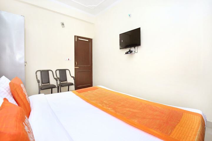 Room 9 of 12