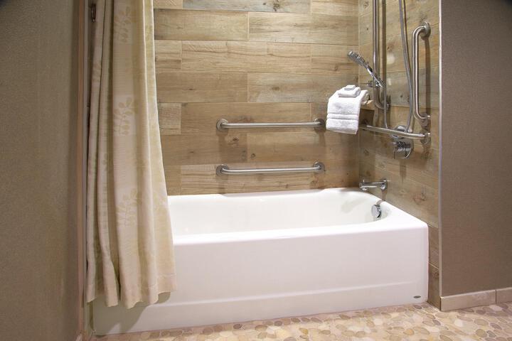 Standard Room, King or Two Doubles (4 of 4)