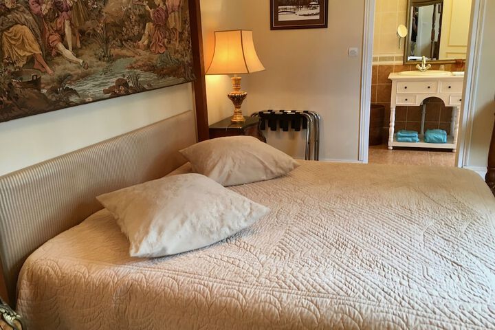 Room 12 of 125