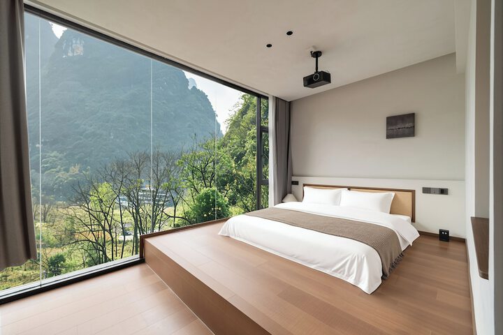 Room 14 of 21