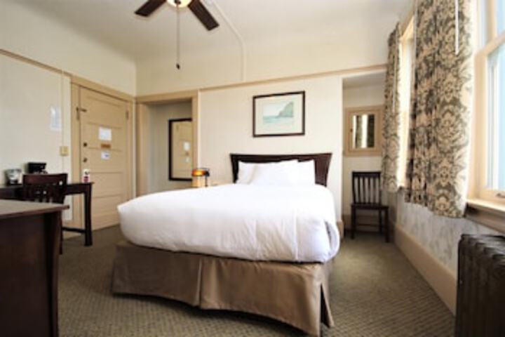 Room 46 of 153