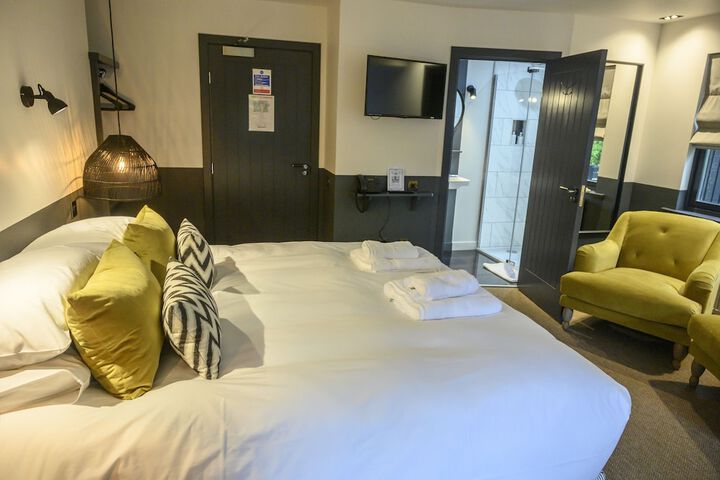 Room 2 of 71