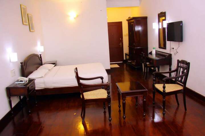 Room 8 of 33