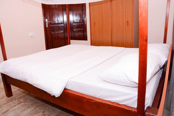 Room 9 of 21