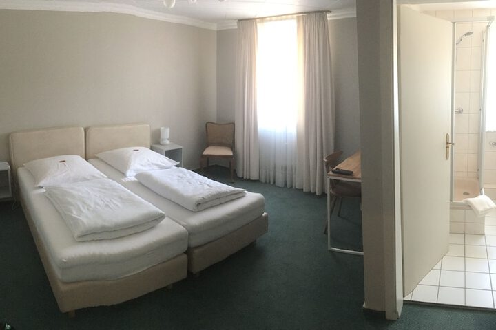 Room 3 of 36