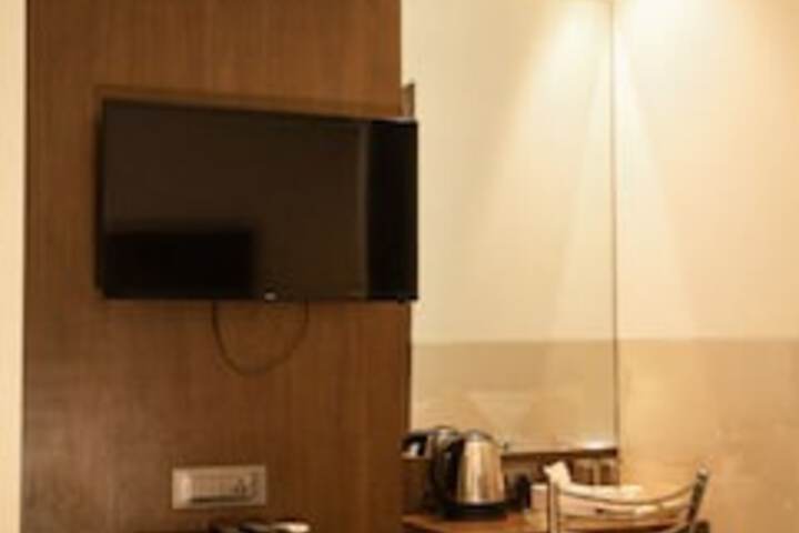 Room 4 of 41