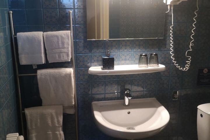 Room 51 of 62
