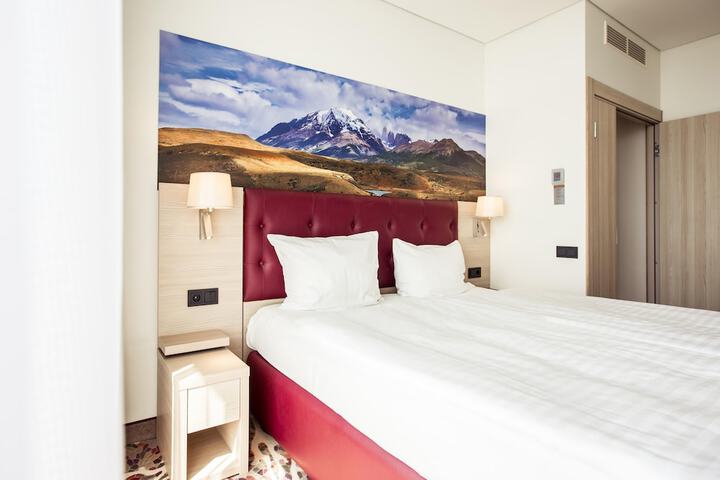 Room 16 of 80