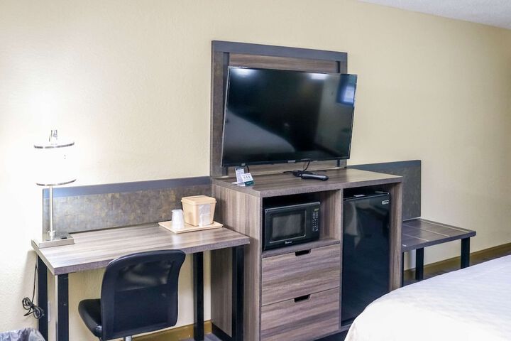 1 King Bed (2 of 3)