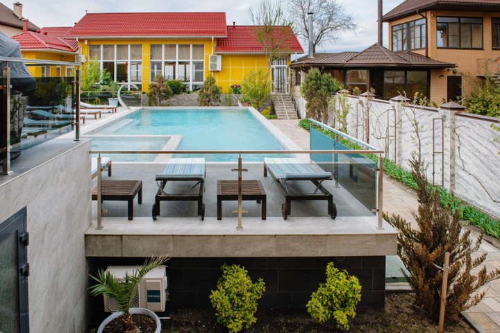 Pool 24 of 40