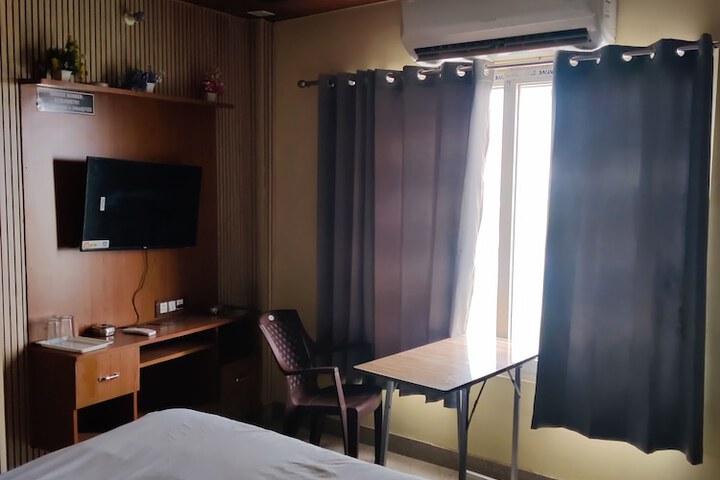 Room 4 of 13
