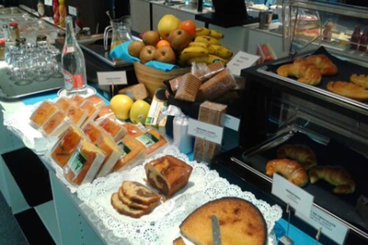 Breakfast/Coffee Service 85 of 138