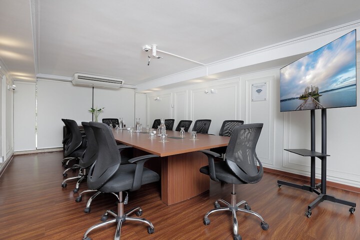 Business Center 27 of 28