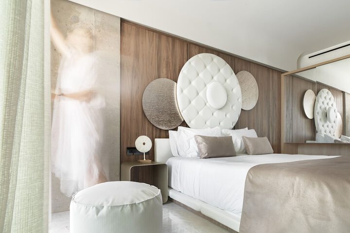 Room 32 of 136