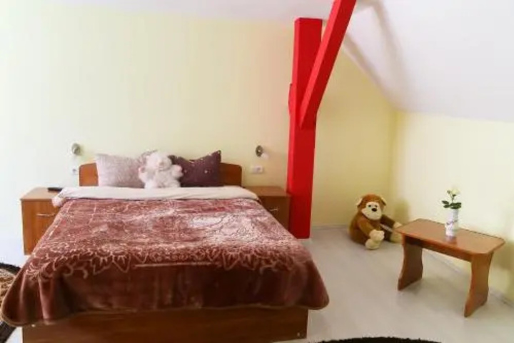 Room 6 of 13