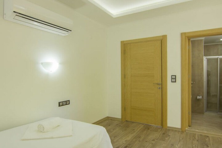 Room 21 of 35