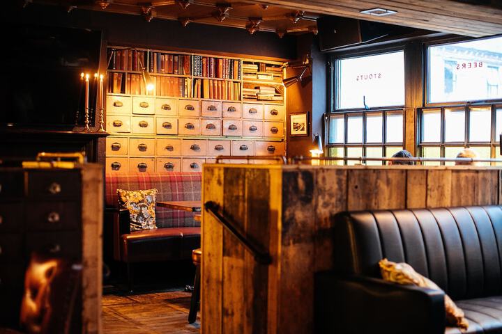 Lounge 54 of 67