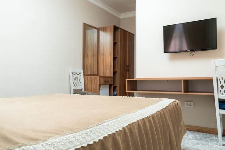 Room 18 of 132