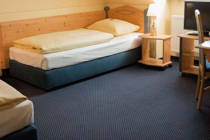Room 9 of 36