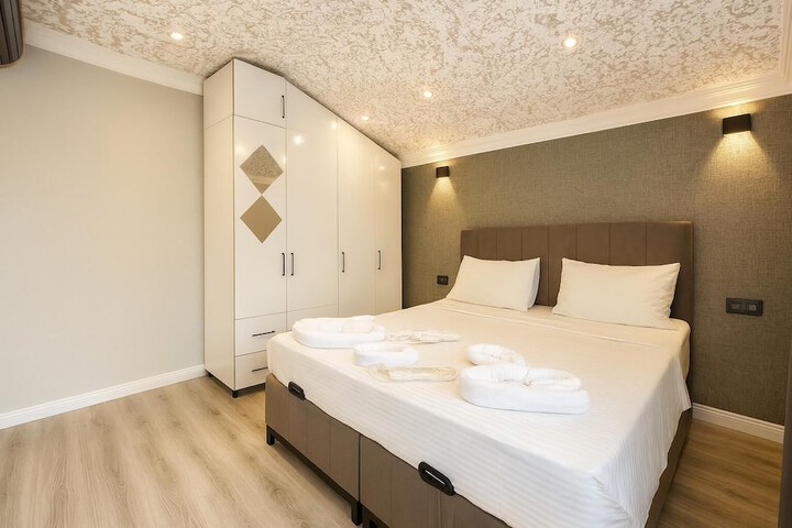 Room 15 of 73