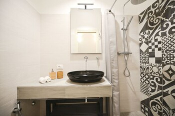 Room 2 of 18