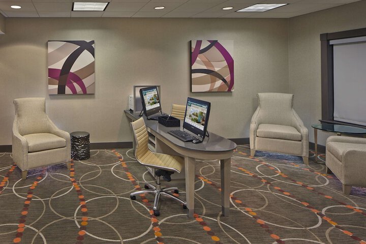 Business Center 32 of 36